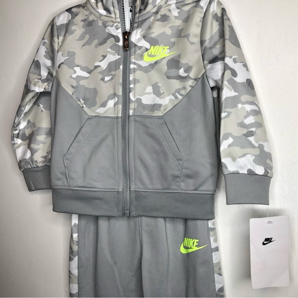 Toddler Nike Camo Tricot Two-Piece Set Light Smoke Grey 18 Months - Boy - Picture 4 of 6